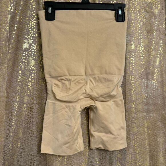 Spanx Assets Shaping Shorts Size Medium Light Beige Hi Waisted Compression - Picture 2 of 10